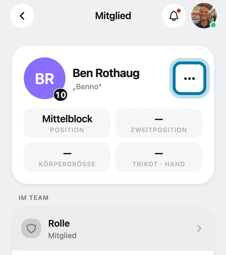 Tippe oben rechts auf ⋯.