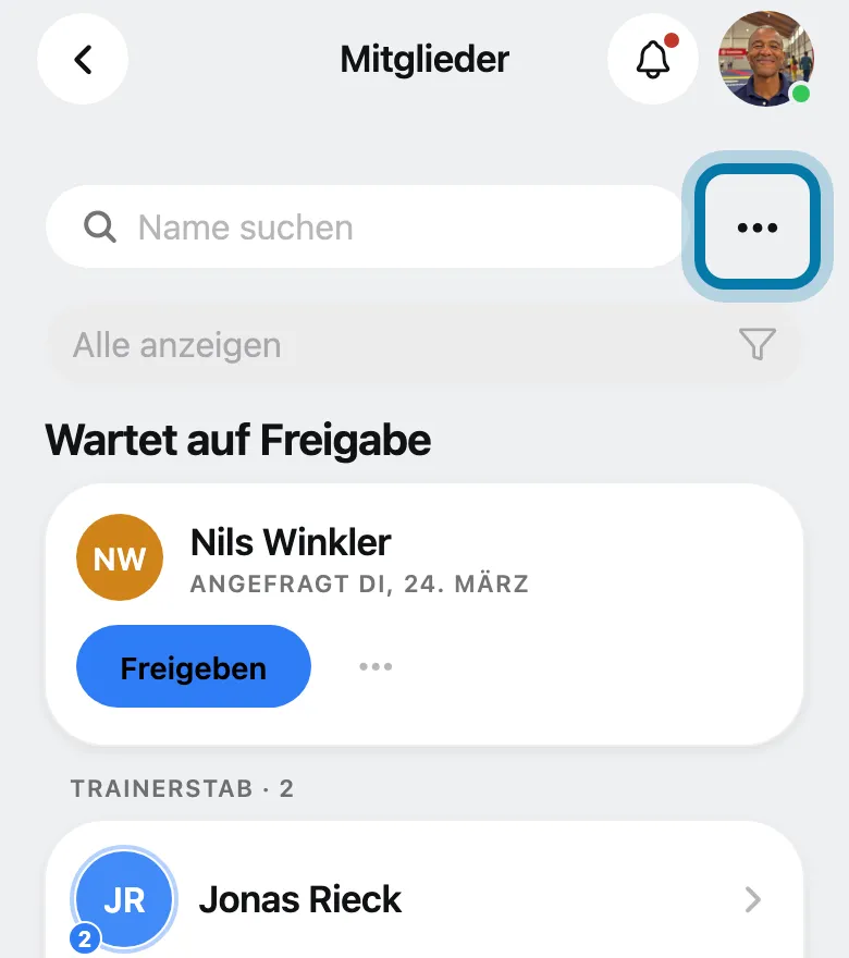 Tippe neben der Suche auf ⋯.