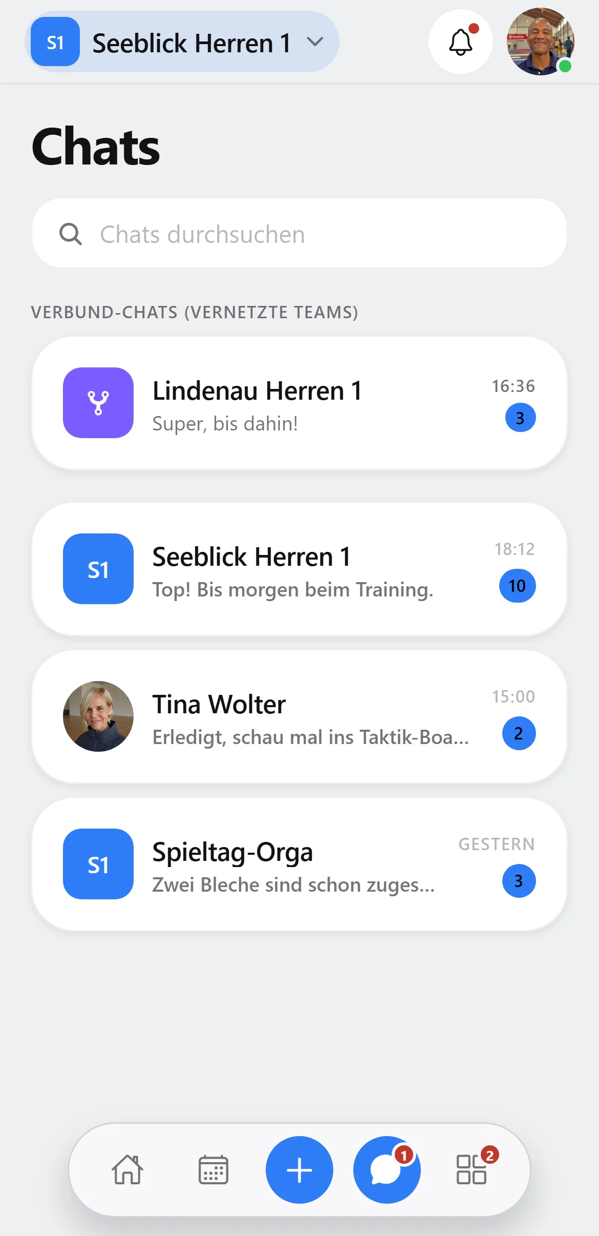 Chat-Übersicht in Squova auf dem Handy mit Team-Chat, Gruppen und Verbund-Chats