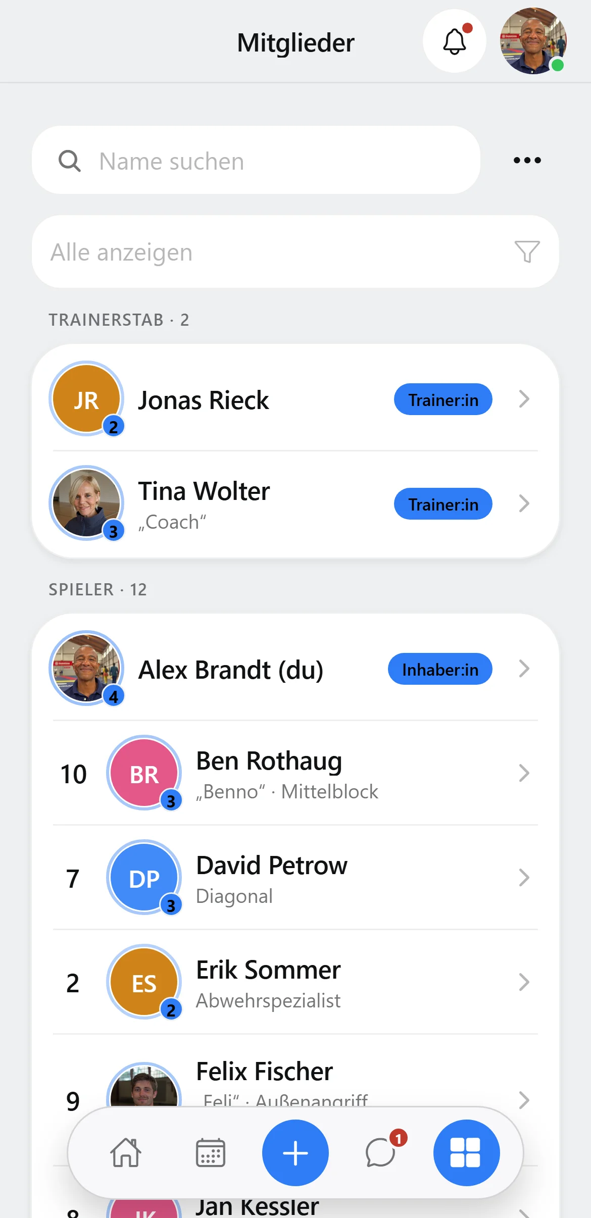Squova auf dem Handy: Kader mit Trainerstab und Spielerliste