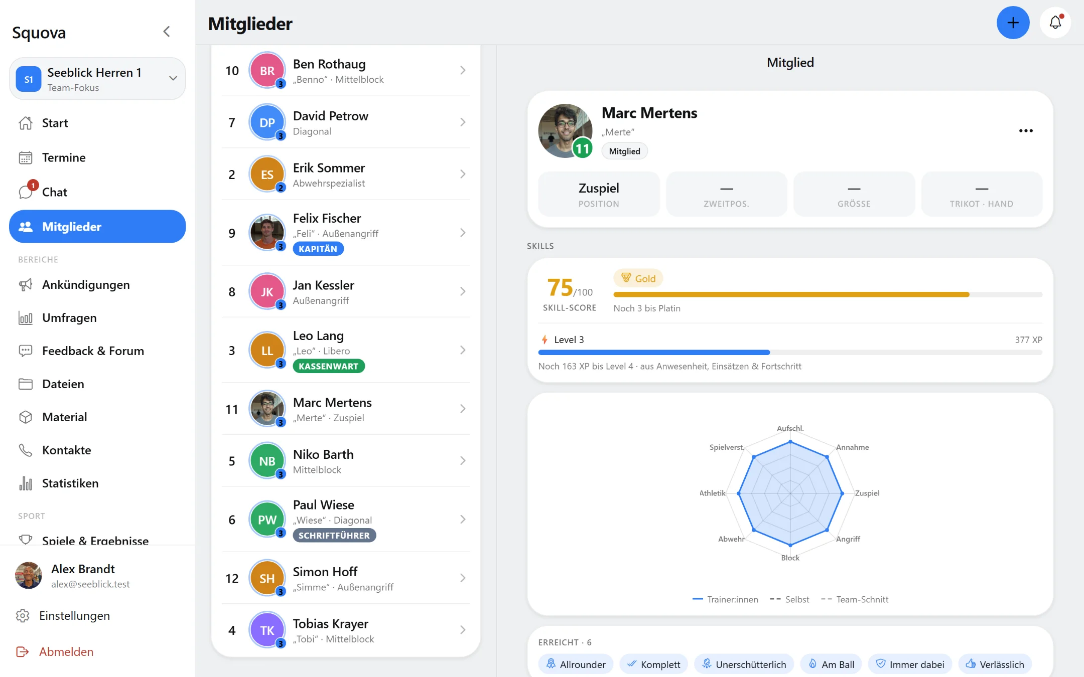 Mitglieder-Profil in Squova mit Skill-Radar, Score und verliehenen Abzeichen